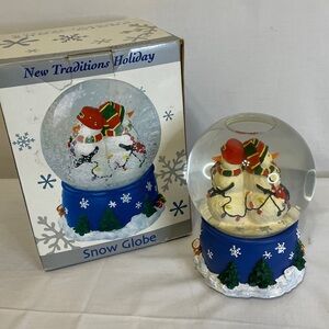 Vintage SEARS New Traditions Holiday Musical Snow Globe